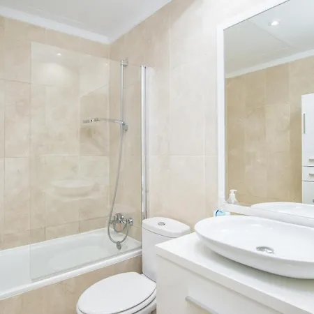 2 Bedroom Next To Porto Apartment