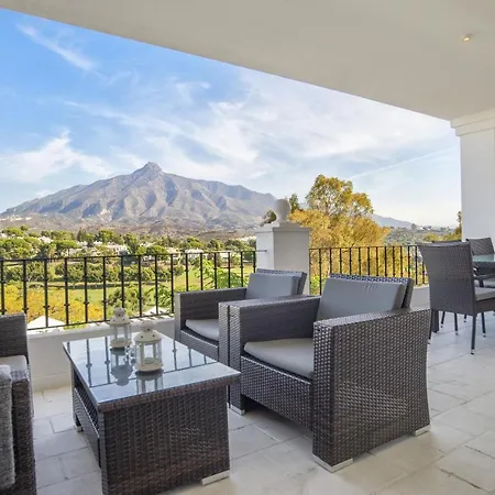 2 Bedroom Next To Porto Lejlighed Marbella